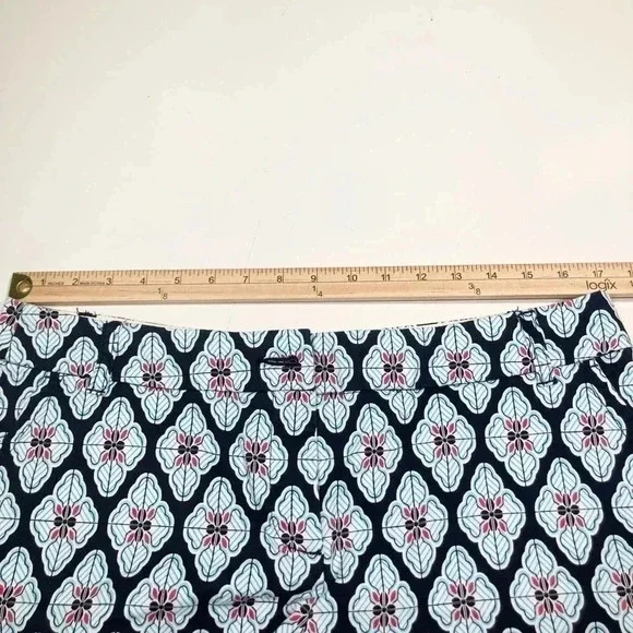 Crown & Ivy Shorts Navy Floral Flat Front Cotton Shorts Women’s Size 12 P - Picture 9 of 11